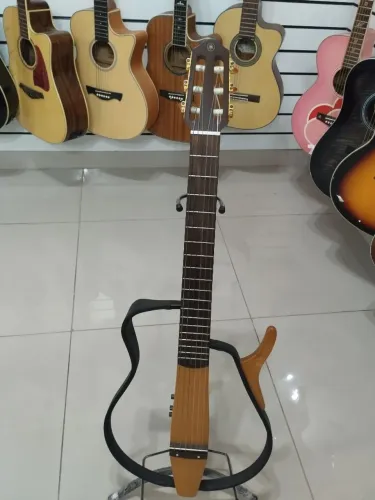Violão Yamaha silent