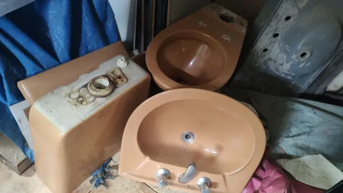 Conjunto de Louças Sanitárias Antigas