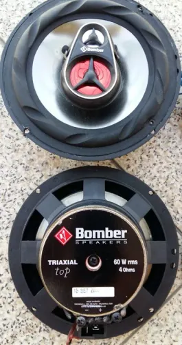 Par de Alto-Falantes Bomber 6" 120W RMS (60W cada) - Perfeito Estado