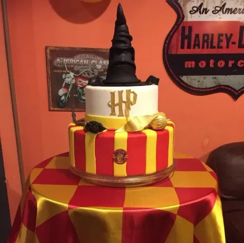 Bolo Cenográfico | Tema: Harry Potter - Grifinória | Biscuit