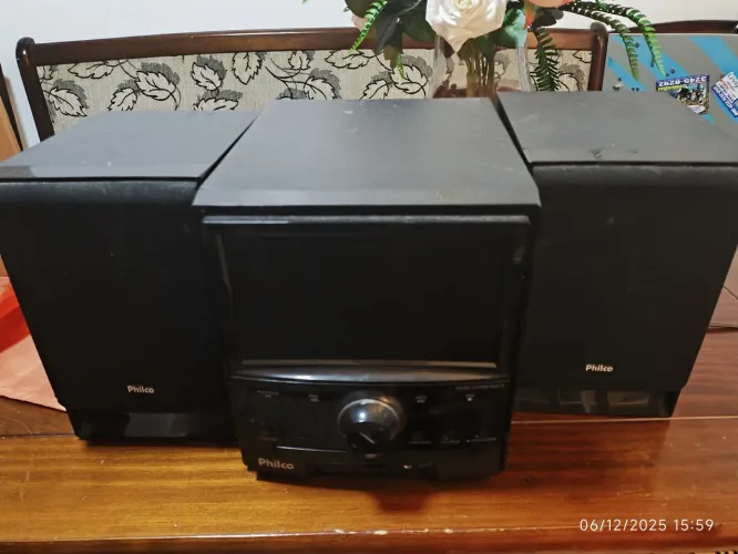 Micro sistema Philco com Dvd modelo PH 683 caixas 2 x 25w, sem controle 