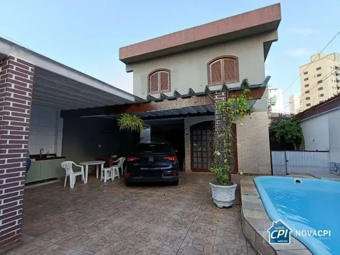 Sobrado à Venda no Canto do Forte  Praia Grande | 5 Dormitórios, Piscina, Churrasqueira e 