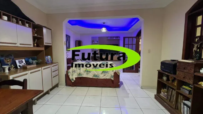 EXCELENTE CASA PODENDO SER COMERCIAL OU RESIDENCIAL NO TIROL LOCALIZAÇÃO PREVILEGIADA