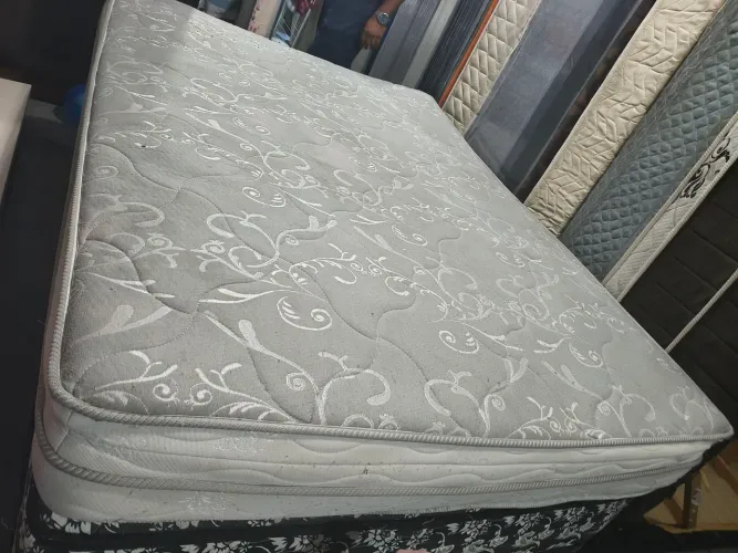 COLCHÃO CASAL DE MOLAS ENSACADAS BOM ESTADO $390 Entrego 