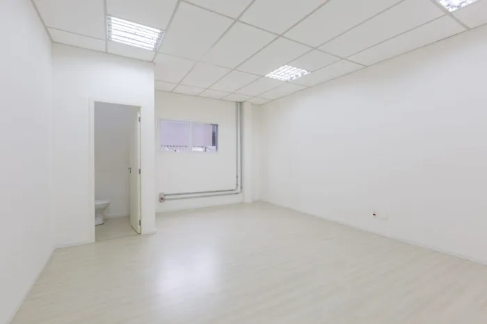 Prédio comercial na Rua Doutor Luiz Migliano, 868 150 m²