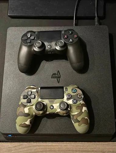 Vendo ps4 desbloqueado , 1 controle todos os cabos , revisado troca de pasta termica feita