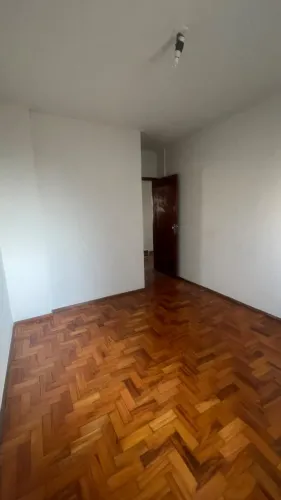 Alugo quarto com banheiro individual no Martins