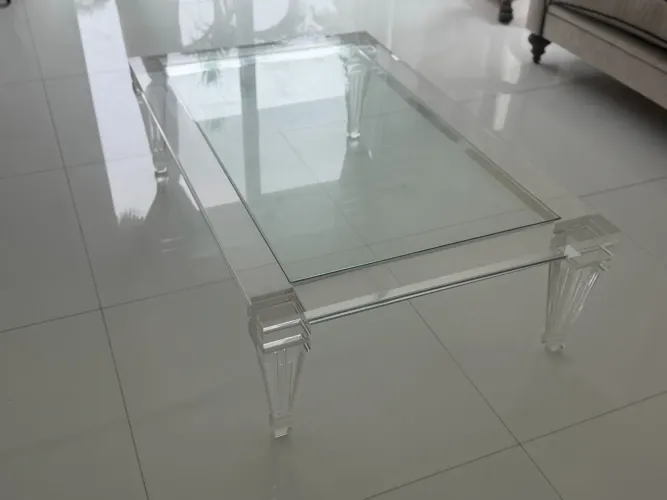 Mesa acrilico