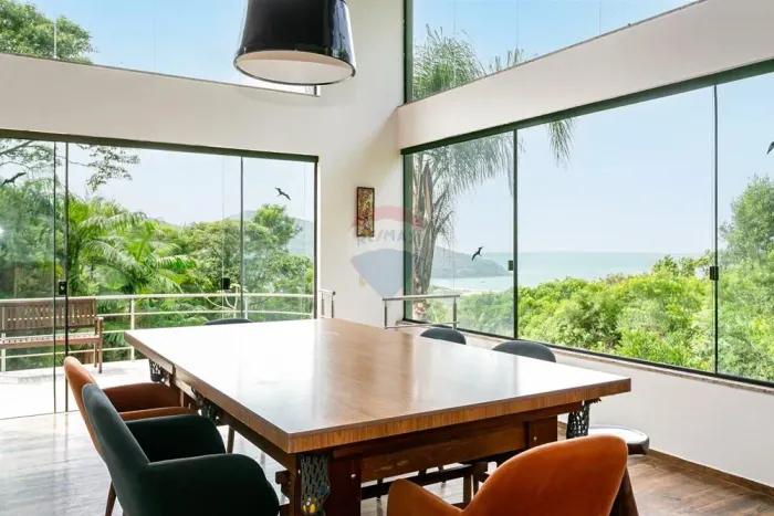 Casa à venda com 4 quartos, 324m² de construção e 4.200m² de terreno, por R$ 4.900.000,00