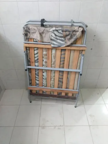 Cama de ferro dobrável
