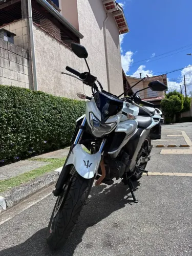 Vendo Fazer 250 FZ25 modelo 2019 Branca