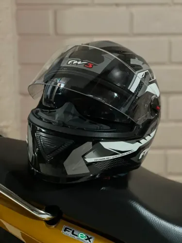 Capacete Fw3 seminovo