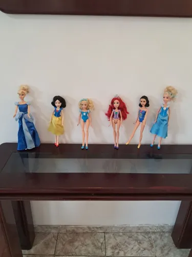 Seis lindas bonecas princesas Disney...