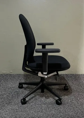 Cadeira Vitra Meda Buddy preta -Suíça
