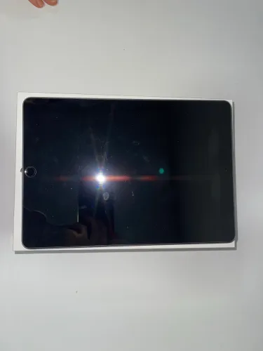 iPad Air 3 (A2123-wifi + dados) + capa e case + teclado