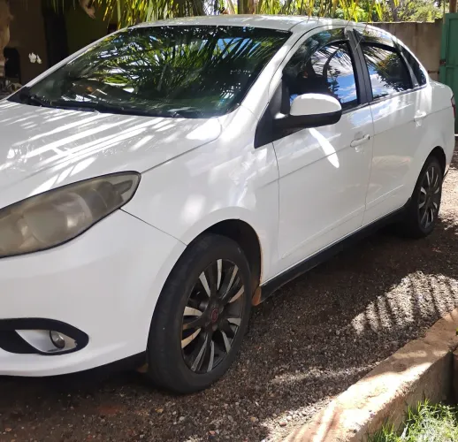 Fiat Grand Siena Tetrafuel 1.4 EVO F. Flex 8V 2013