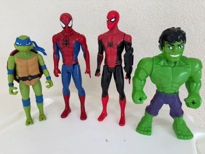 Brinquedo - Bonecos - Hulk, Homem Aranha, tartaruga ninja 