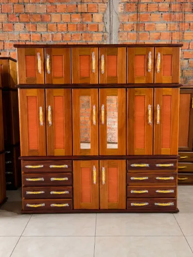 Guarda roupa de casal 6 portas novo 90% madeira de lei frete grátis.