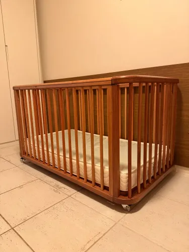 Berço joy com colchão impermeável