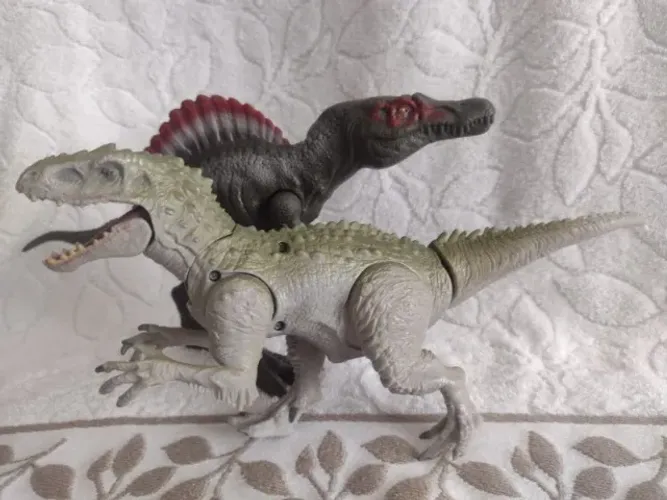 Dinossauros Originais - Espinossauro e Indominus Rex - Articulados