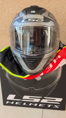 Capacete LS2 semi novo 58