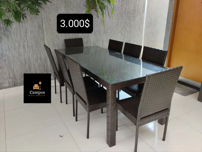 Mesa de jantar com 8 cadeiras na fibra sintética