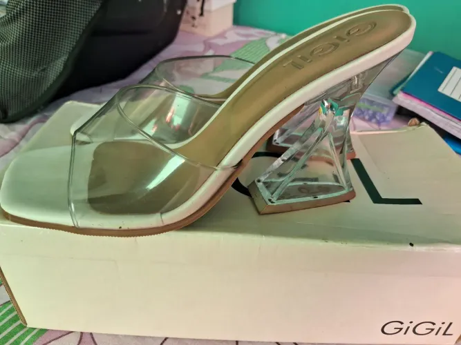 SAPATO NOVO TRANSPARENTE TAMANHO 35