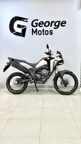 Honda SAHARA 300 Zero km