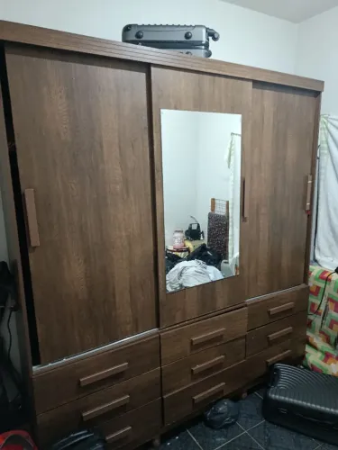 Vendo guarda-roupa.