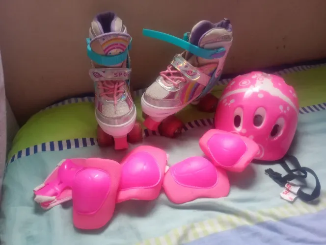 Patins infantil acompanha os acessórios