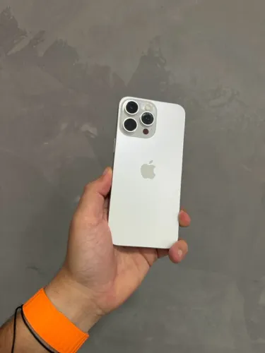 15 pro max branco 256GB R$3800