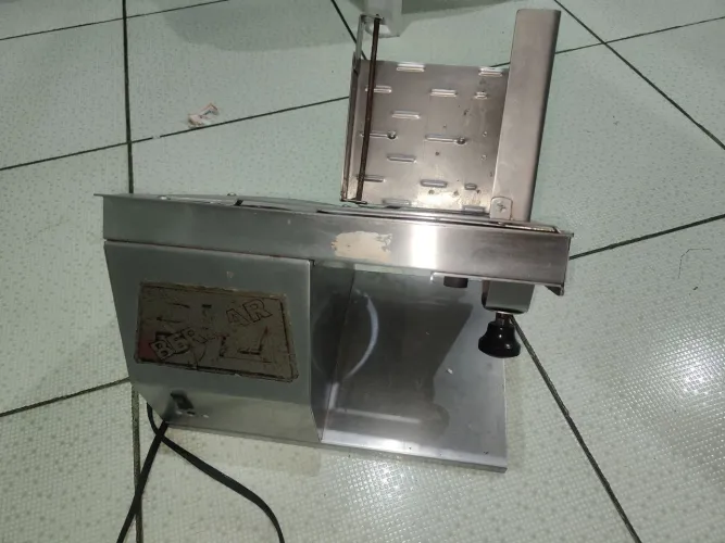 VENDE-SE FATIADEIRA BERNAR USADA