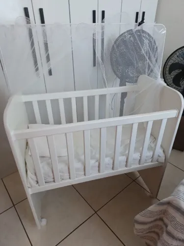 Mini berço branco com colchão