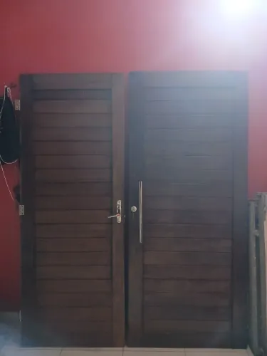 Vende-se portas e janelas