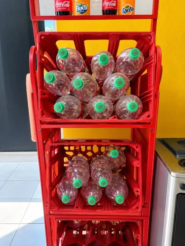 caixas e vasilhames de coca