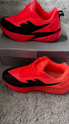 Tênis de corrida New Balance Rebel