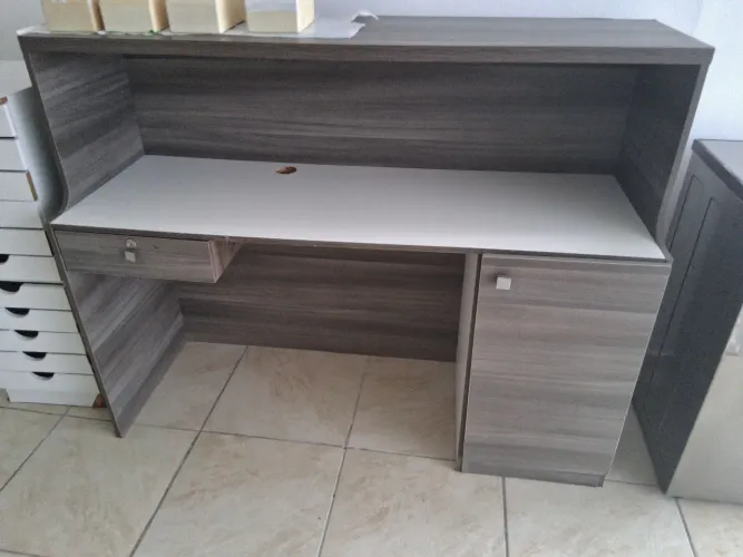 VENDE-SE Balcão de Recepção