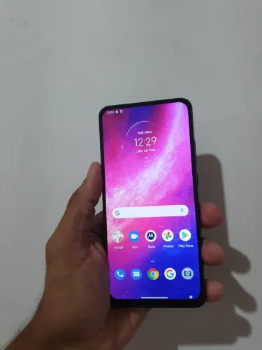 Moto One hyper, funciona TUDO, apenas marcas de uso.