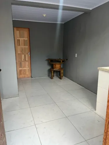 Aluga-se casa