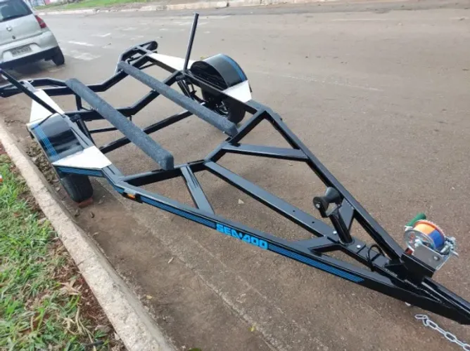 "Carretinha pra jet ski nova paralama pra rodas até aro 17  Menor preço de Goiânia 
