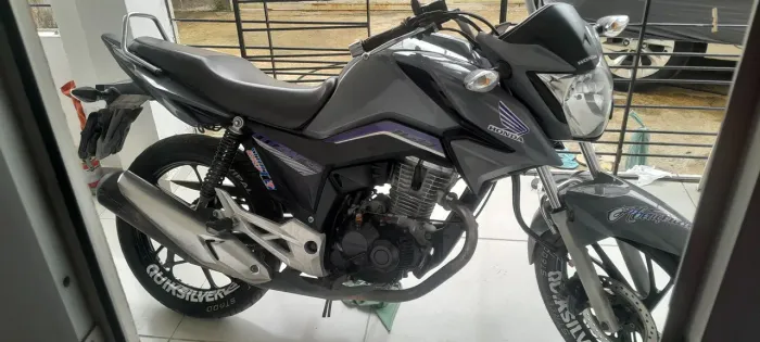 Vendo essa titan 2024 pfv não venha querer da golpe