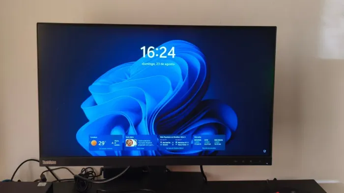 Computador completo, tela de 24 polegadas e audio integrado
