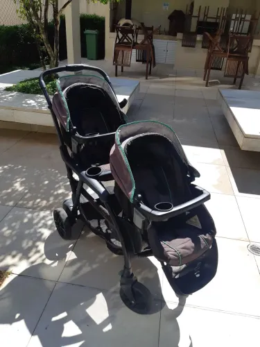 Carrinho de bebê duplo Graco