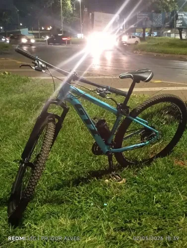 Vende-se Bicicleta aro 29 semi nova com pouco tempo de uso 