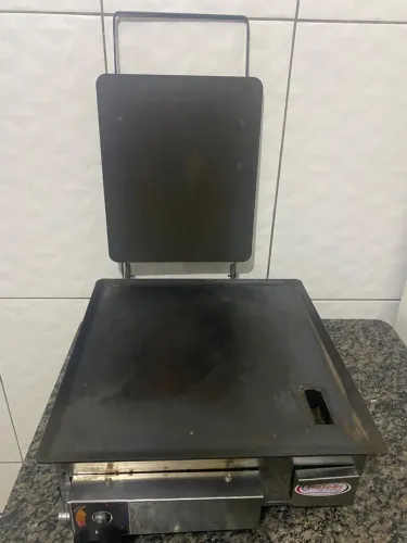 Chapa e fritadeira elétrica em bom estado