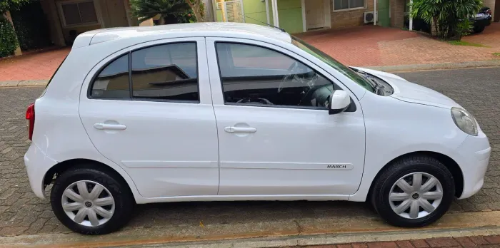 Nissan March S 1.6 16V Flex Fuel 5P 2012
