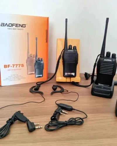 Par de Radio comunicadores, com microfone e fones, entregamos