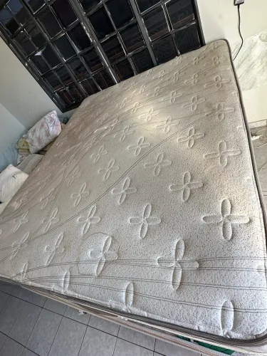 Vendo colchão de casal Queen