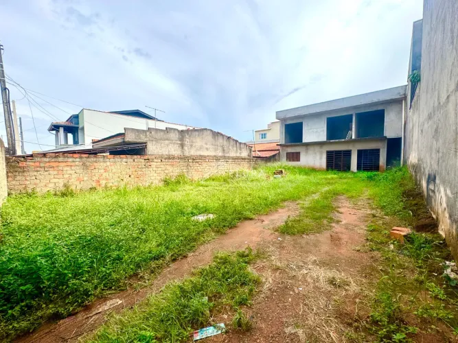 Casa à Venda no Bom Retiro, Paulínia - Superior c/ Varanda, 250m², Aceita Permuta
