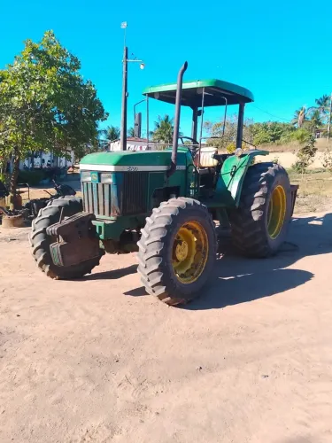 Trator john Deere